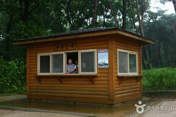 Yungneung / Geolleung (a.k.a, Yunggeolleung) [UNESCO World Heritage] (화성 융릉과 건릉 [유네스코 세계문화유산])