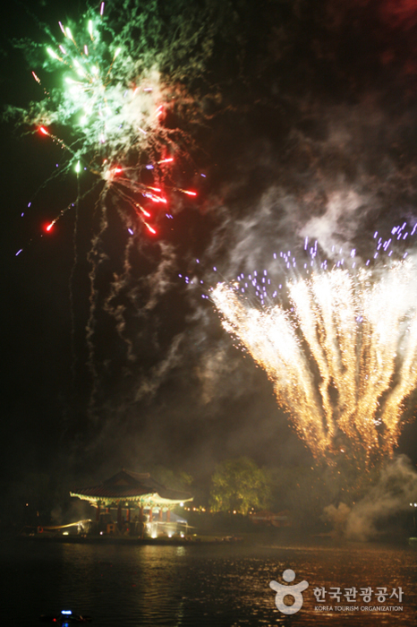 Buyeo Seodong Lotus Festival (부여서동연꽃축제)