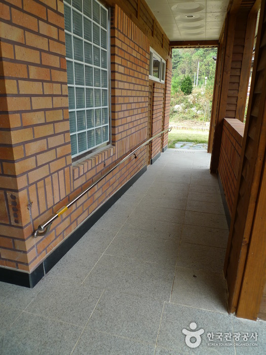 Lee Hyo-seok Memorial Hall (이효석 문학관)