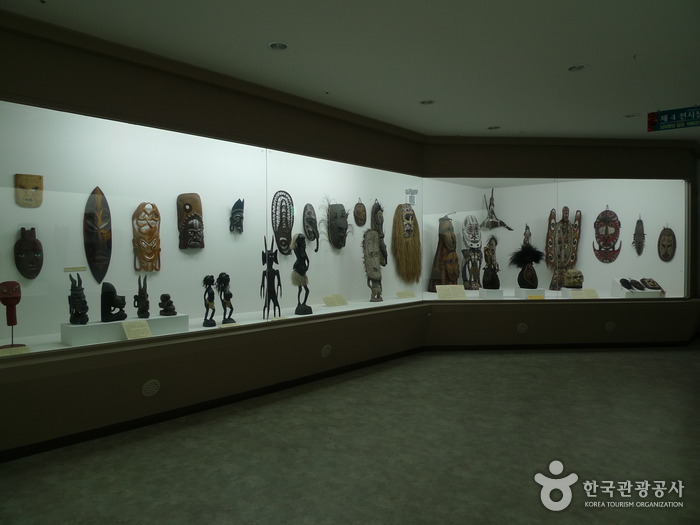 Hahoe Mask Museum (하회동 탈 박물관)
