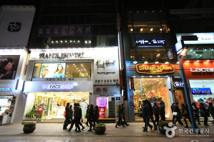Calle de Cultura y Moda de Gwangbok-ro (광복로문화패션거리)