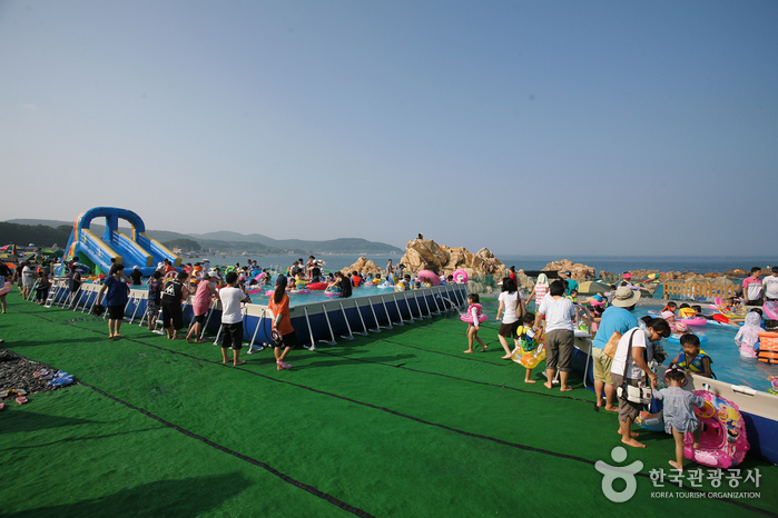 Jujeon Mongdol Beach (주전몽돌해변)