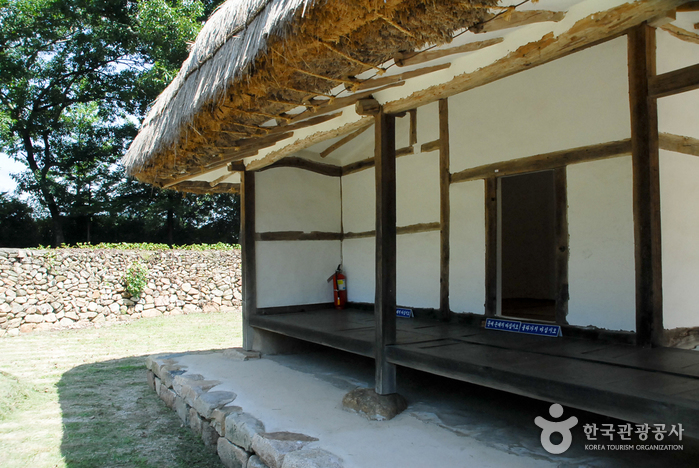 Chunguisa Shrine - Historic Site Related to Yun Bong-Gil, Yesan (충의사 (예산 윤봉길 의사 유적))