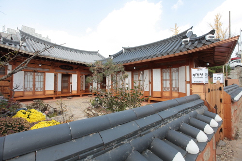 Bukyungdang (부경당)