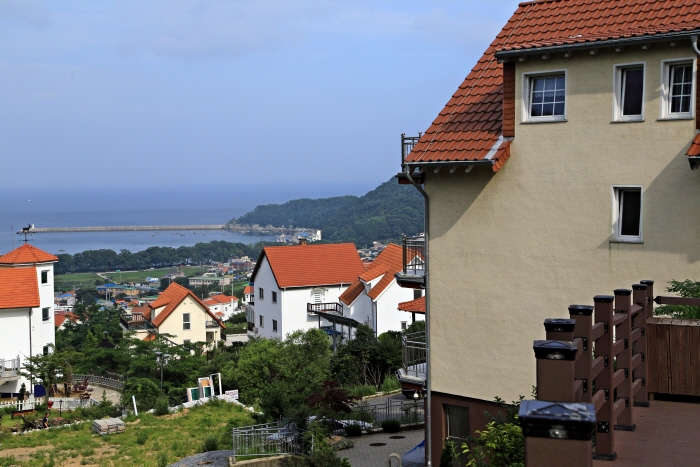 주황색 지붕이 인상적인 독일마을