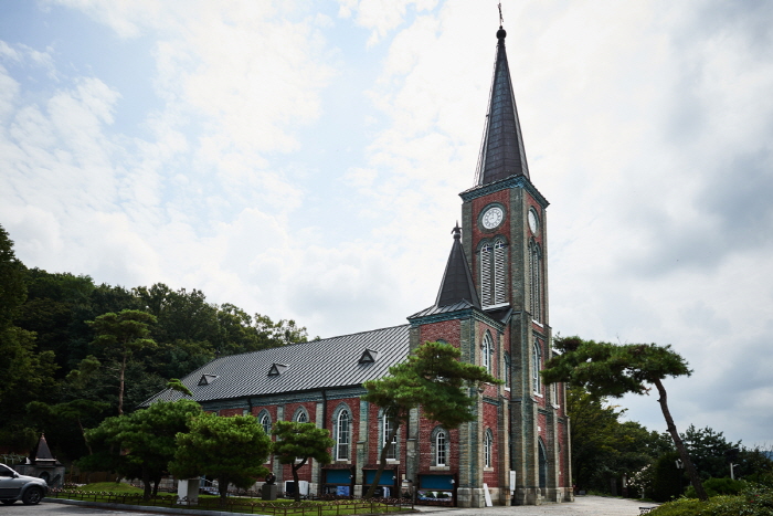 thumbnail-Gamgok Maegoe Virgin Mary Catholic Cathedral (감곡매괴성모순례지성당)-42