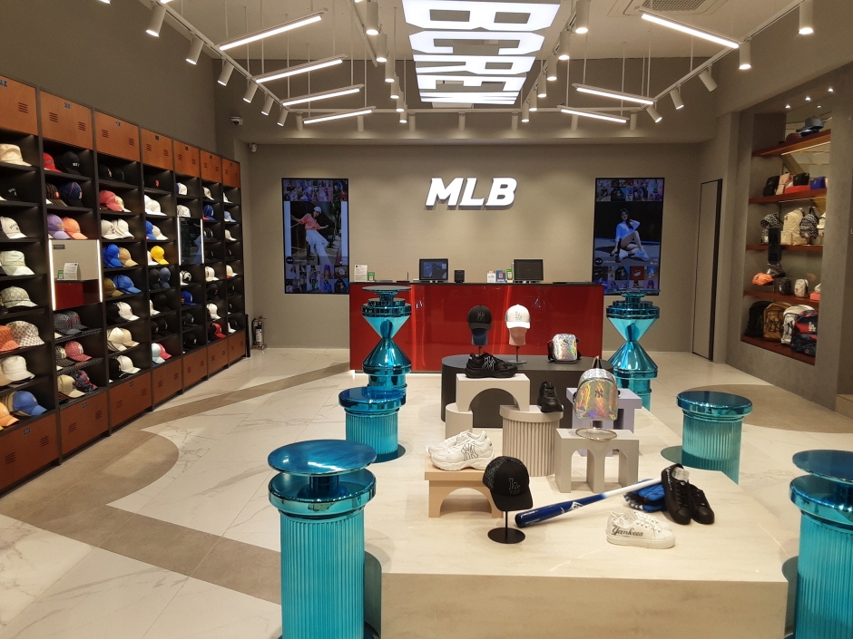 MLB - Garosugil Branch [Tax Refund Shop] (엠엘비 가로수길점)