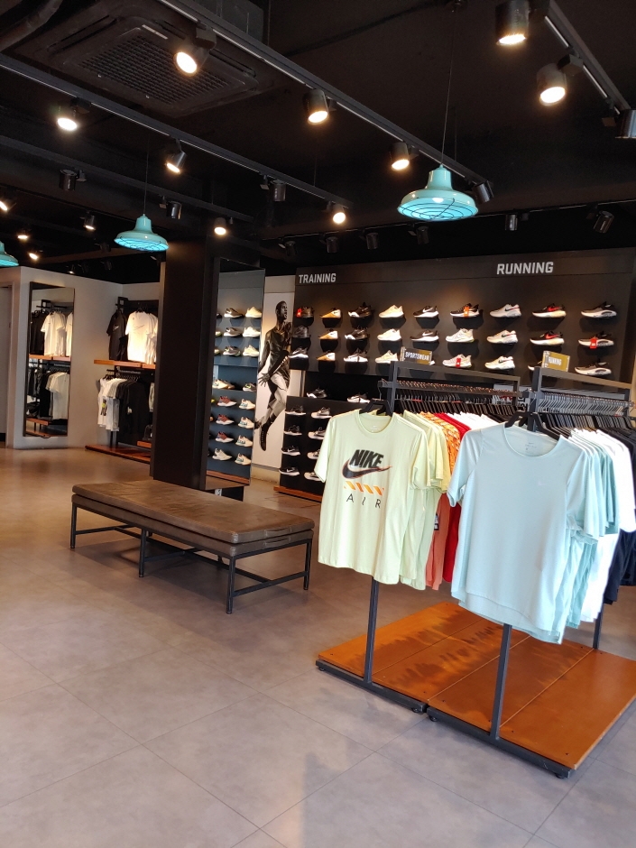 Nike - Pyeongtaek Jungang Branch [Tax Refund Shop] (나이키 평택중앙)
