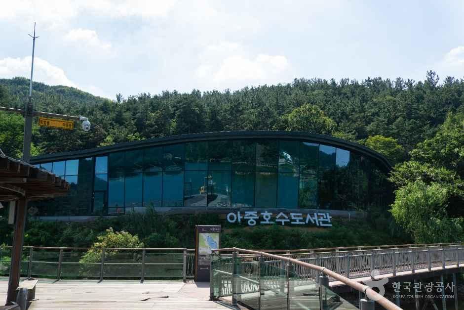 thumbnail-아중호수도서관-15
