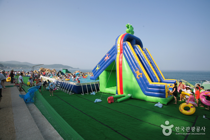 Jujeon Mongdol Beach (주전몽돌해변)