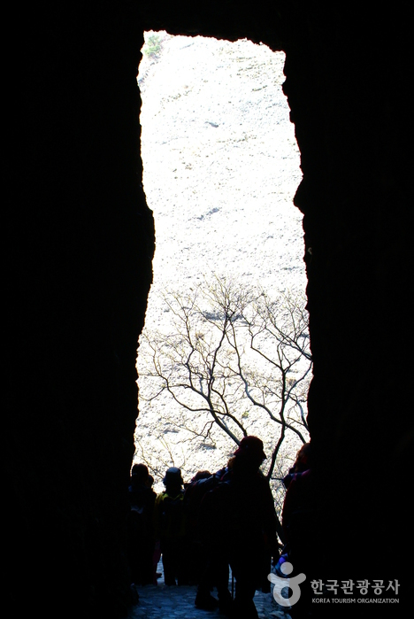 Grotte Hwaeomgul au mont Maisan (마이산 화엄굴)