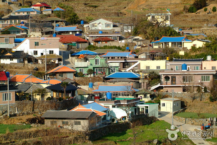 Daraengi Village (가천 다랭이마을)