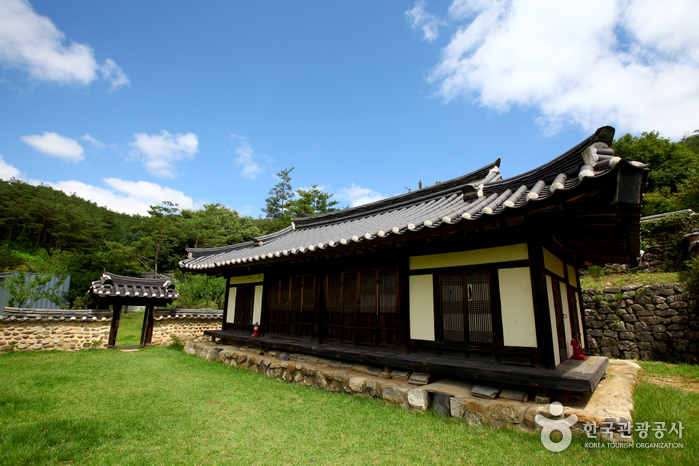 Andong Gunja Village (Historic Site of Ocheon) 안동 군자마을(오천유적지)