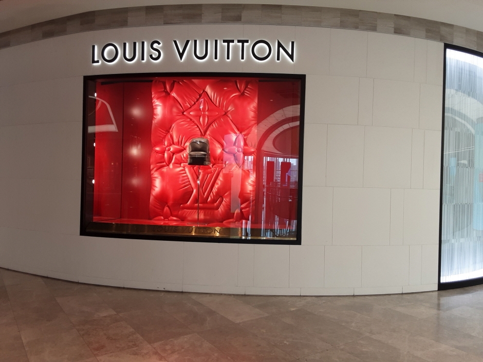 Louis Vuitton - Lotte World Tower Branch [Tax Refund Shop] (루이비통 롯데 월드타워점)