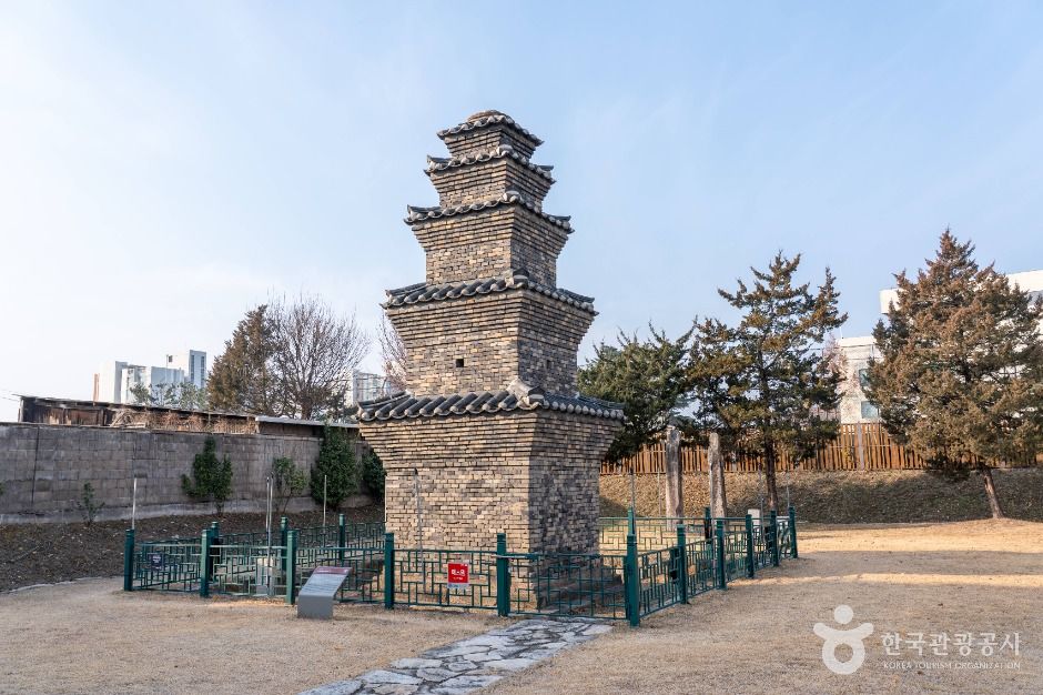 안동 운흥동 당간지주와 오층전탑