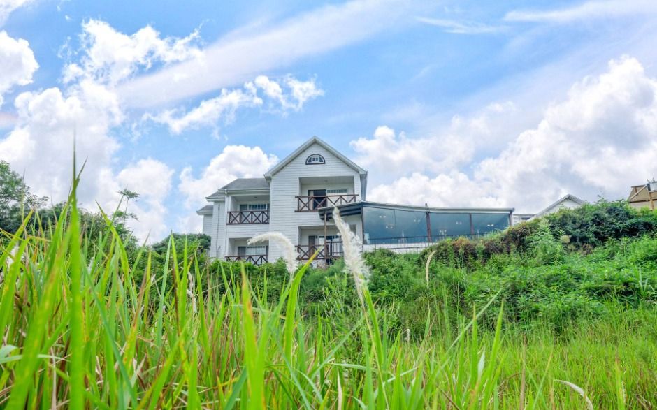 언덕위에 하얀집