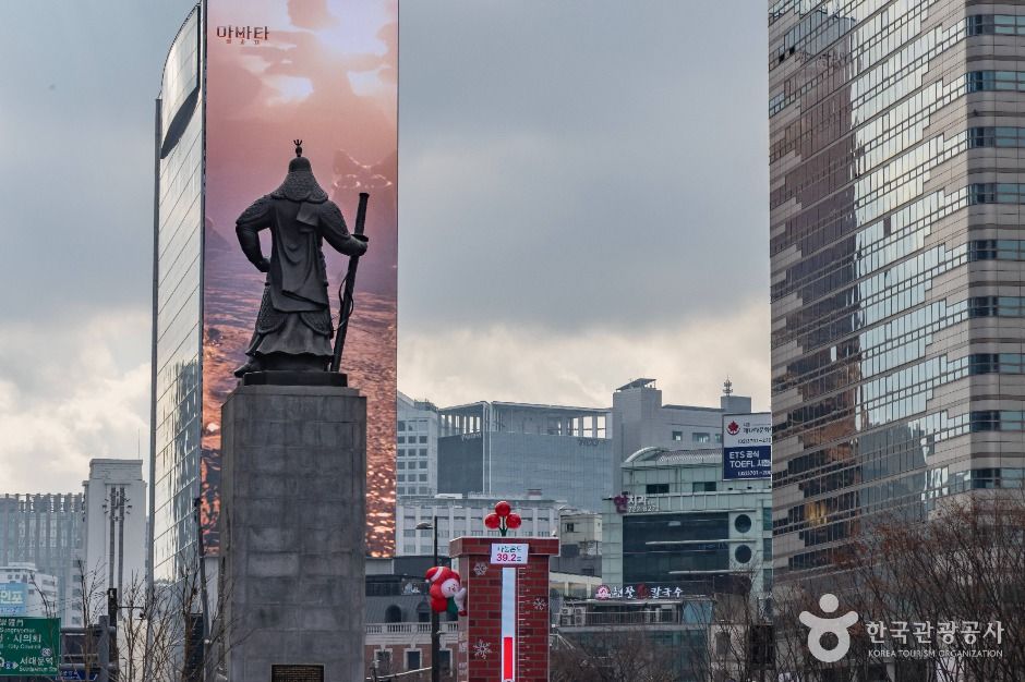 충무공 이순신 동상