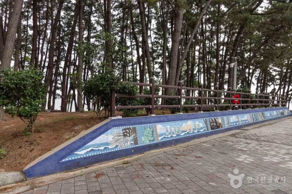 thumbnail-용두해수욕장숲속야영장-1