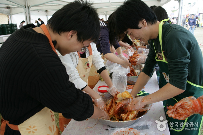 Ganggyeong Fermented Seafood Festival (강경 발효젓갈축제)