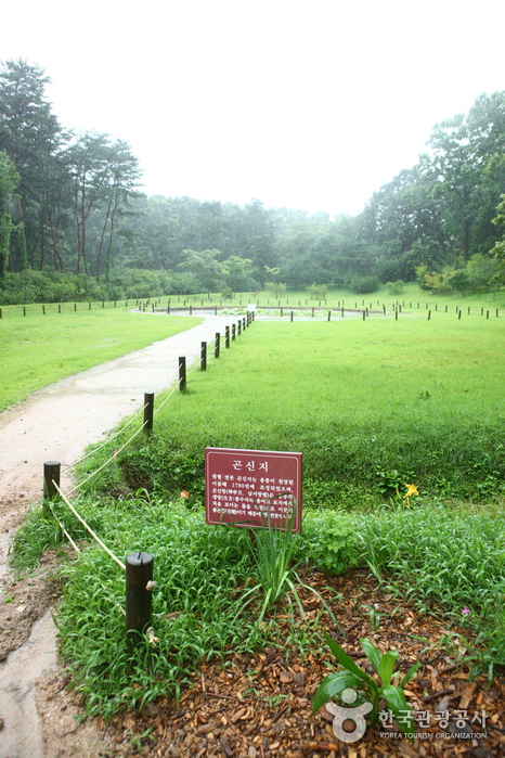 Yungneung / Geolleung (a.k.a, Yunggeolleung) [UNESCO World Heritage] (화성 융릉과 건릉 [유네스코 세계문화유산])