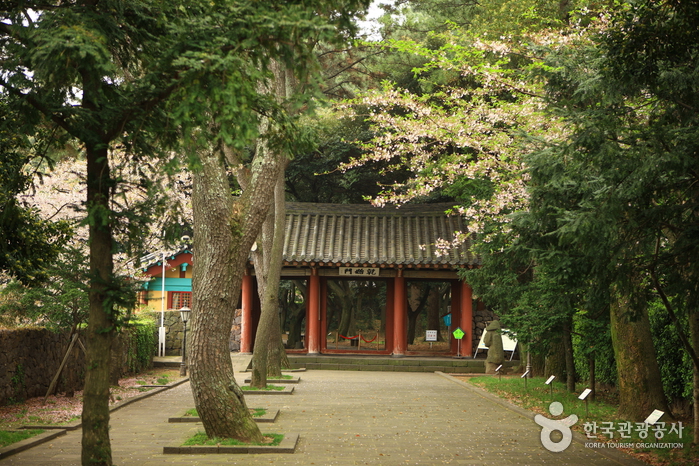 Samseonghyeol (제주 삼성혈)
