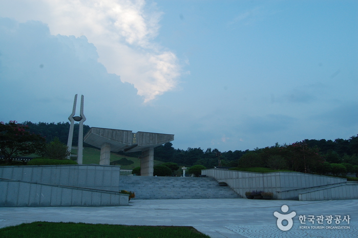 May 18th National Cemetery (국립 5.18 민주묘지)