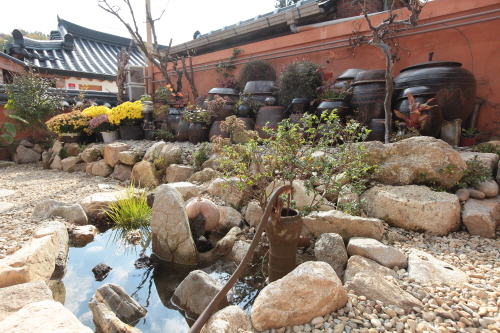 Bukyungdang (부경당)