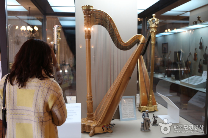 PRAUM Musical Instrument Museum (프라움악기박물관)