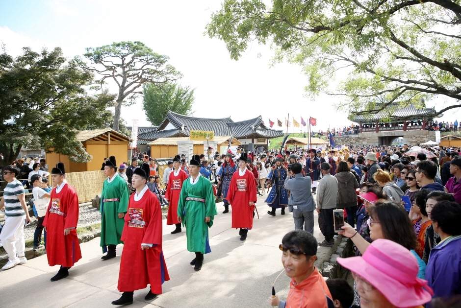 Seosan Haemieupseong Festival (서산해미읍성축제)