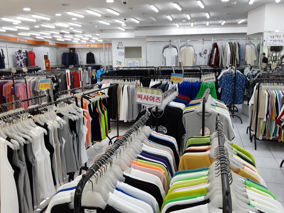 Myeongdong Clothes [Tax Refund Shop] (명동의류)