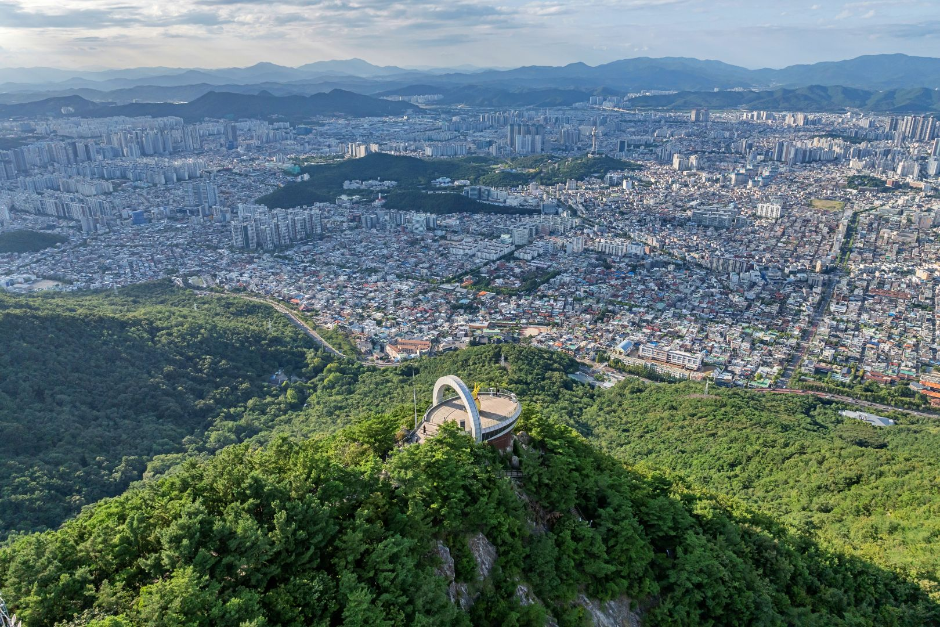 アプ山ケーブルカー（アプ山展望台）（앞산 케이블카（앞산 전망대））