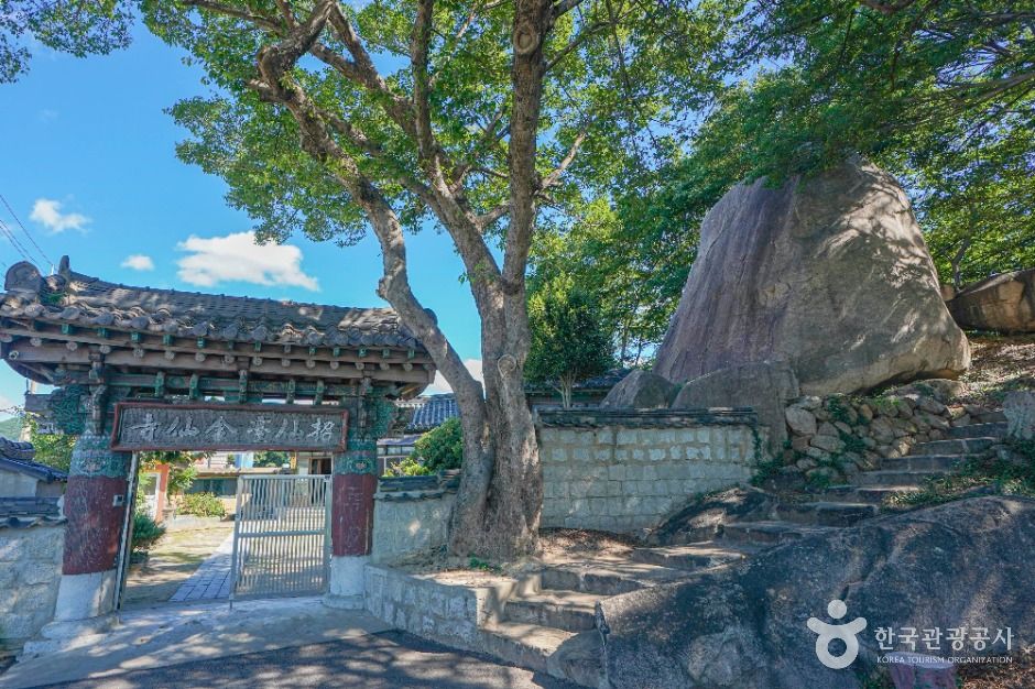 thumbnail-초선대 마애여래좌상-1