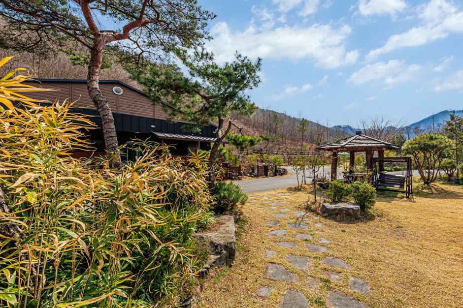 thumbnail-숲내음펜션-7