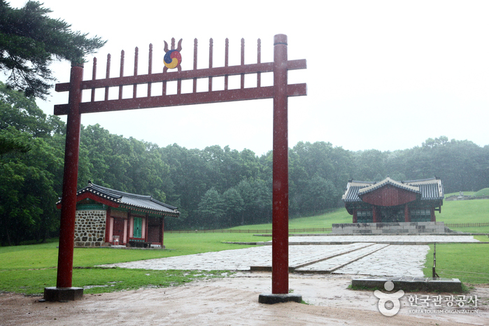 Yungneung / Geolleung (a.k.a, Yunggeolleung) [UNESCO World Heritage] (화성 융릉과 건릉 [유네스코 세계문화유산])