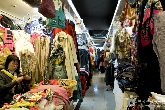 Cheongja Imported Goods Shopping Center