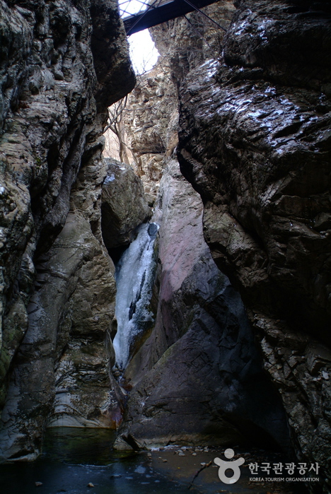 Wasserfall Deungseonpokpo (Berg Samaksan) (등선폭포(삼악산))