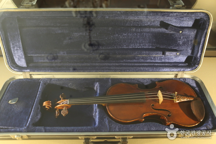 PRAUM Musical Instrument Museum (프라움악기박물관)