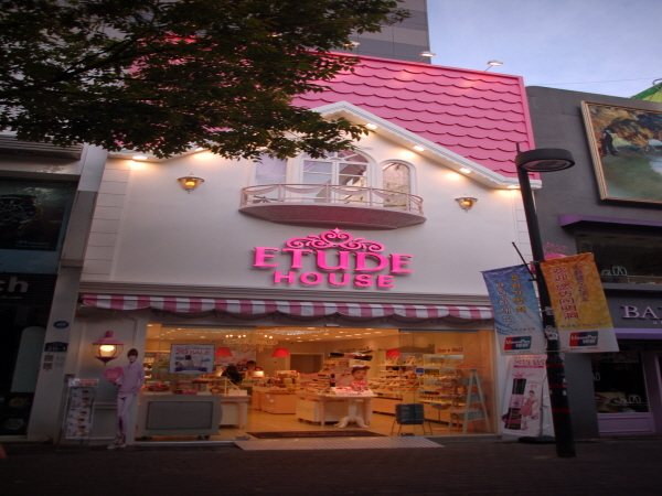 Etude House（明洞6号店）<br>(에뛰드하우스 명동6호점)