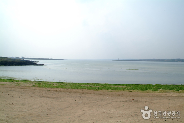 Sinyang Beach (Seopjikoji) (신양 섭지코지해변)