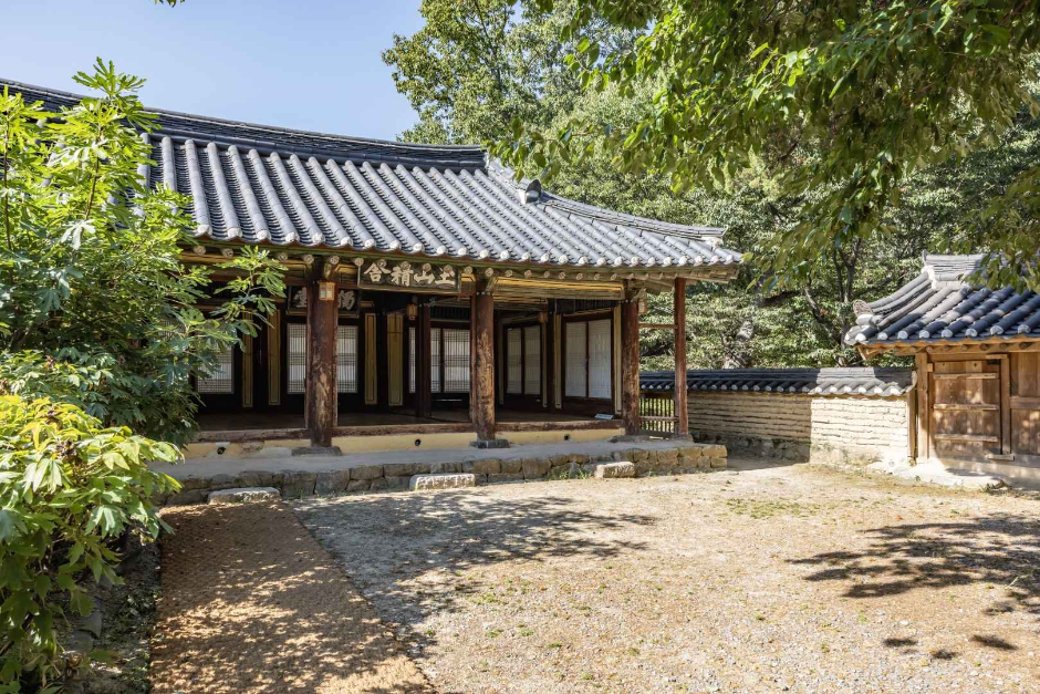 Dokrakdang House (경주 독락당)