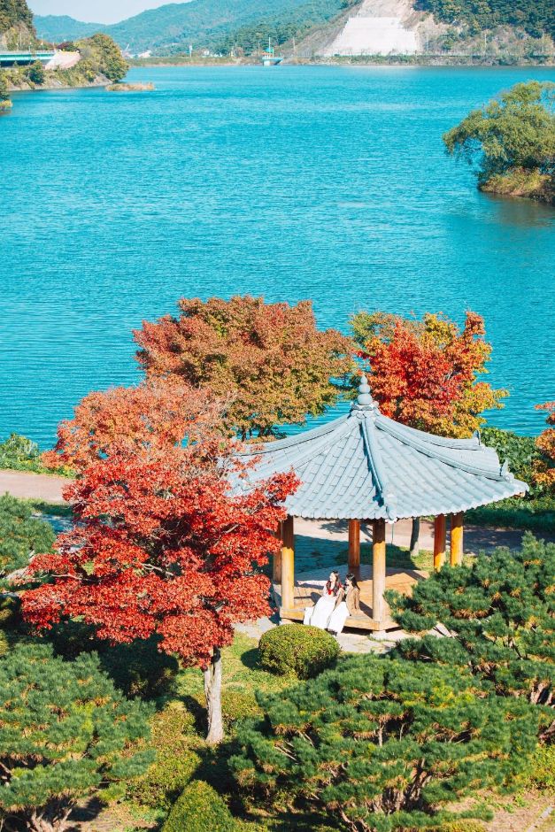 Naejangsan Sculpture Park (내장산조각공원)