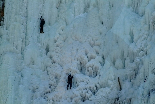 용대 매바위 인공폭포1