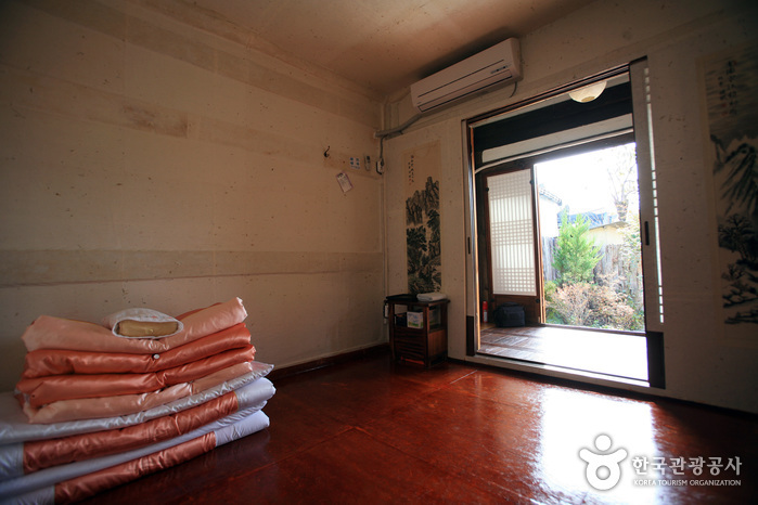Hagindang House (학인당)