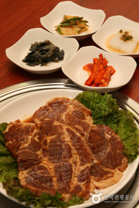 Songjeonggwan (우륵갈비-구.송정관)
