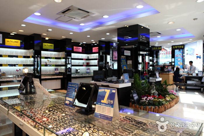Davich Optical - Myeongdong Branch (다비치안경 - 명동점)
