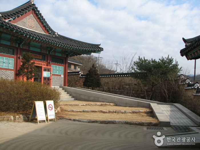 Kim You-jeong House of Literature (Sille Village) (김유정 문학촌)
