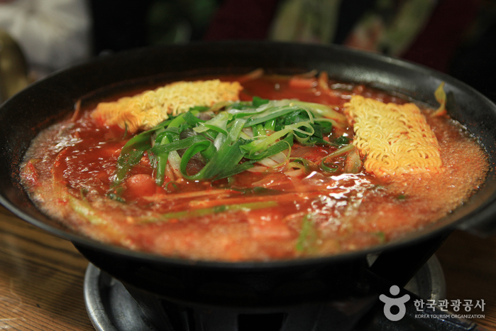 Rue de Uijeongbu Budaejjigae (의정부 부대찌개거리)6