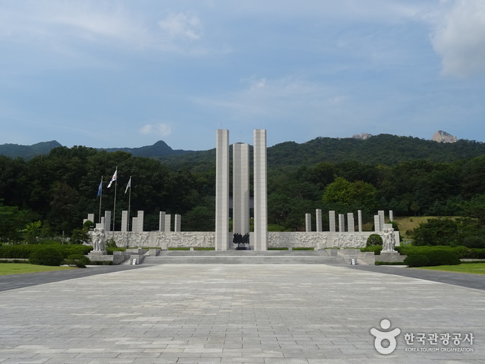 thumbnail-April 19th National Cemetery (국립4.19민주묘지)-5