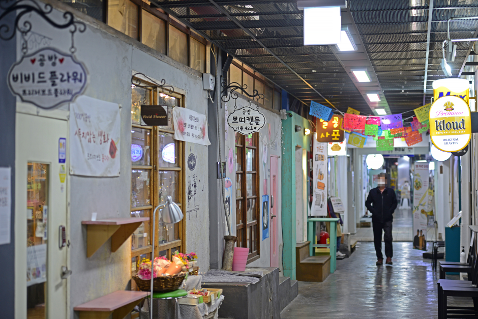 Mercado Jungang y Laberinto de Arte de Wonju (미로예술 원주중앙시장)