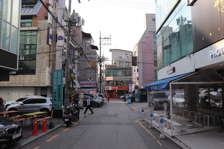 Apgujeong Rodeo Street (압구정 로데오거리)